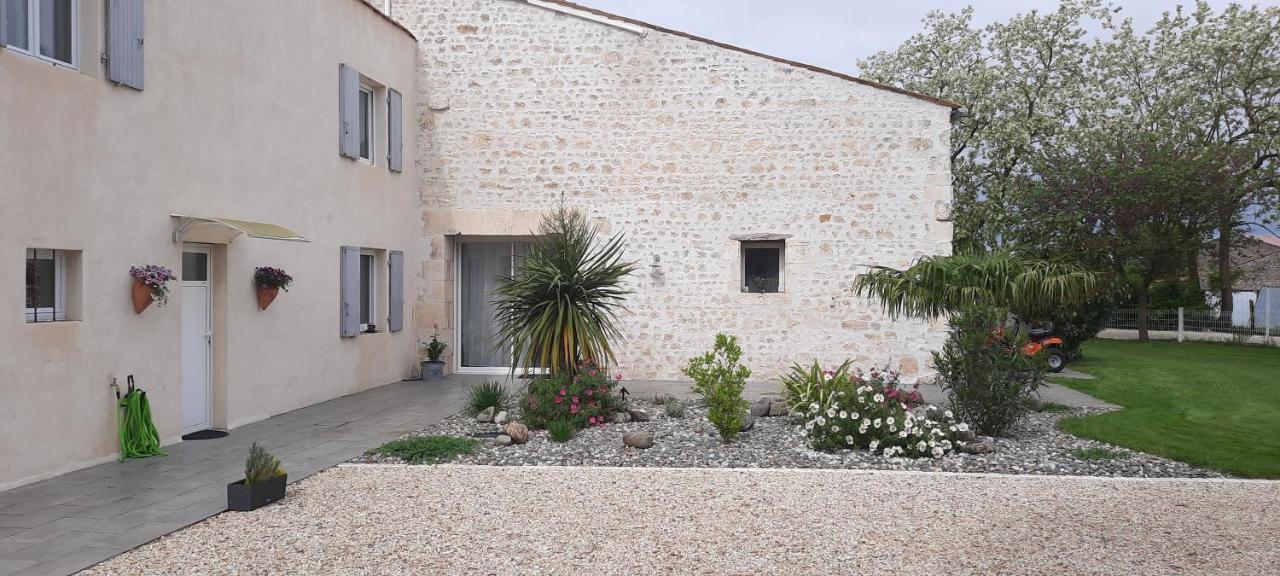 Gite 4 Personnes Avec Piscine Entre Saintes Et Royan Balanzac Экстерьер фото